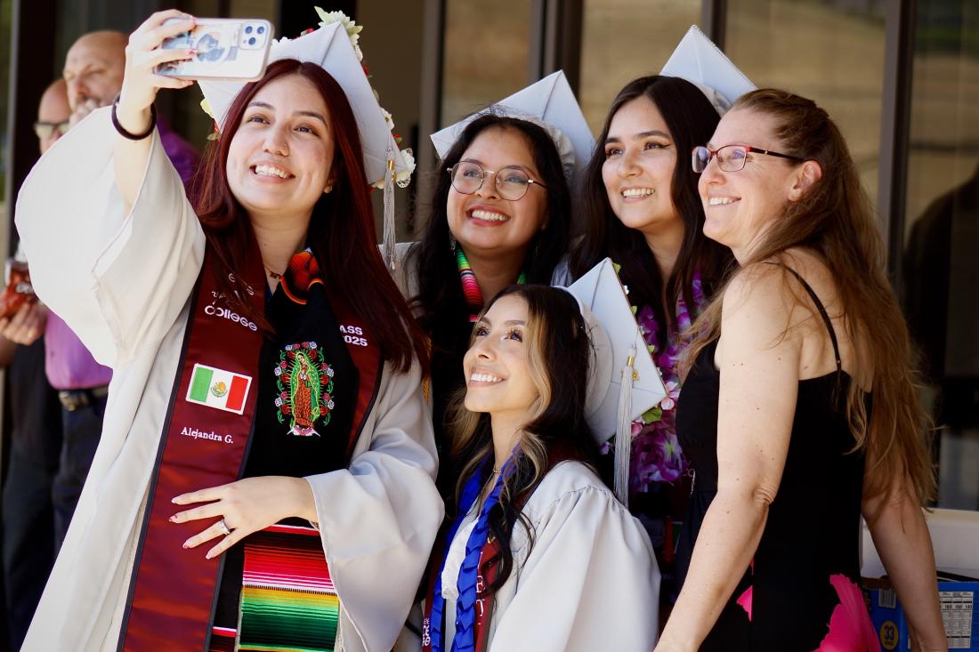 2025 Graduates candid